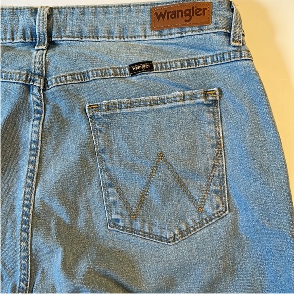 Wrangler 16 / 33 Jeans High Rise True Straight Crop Distressed Raw Hem NWT - Picture 7 of 12